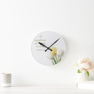 Inspirerende witte en gele tulp ronde klok