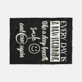Insrational Everyday Is A New Beginning Sarcasm Te Fleece Deken (Voorkant (Horizontaal))