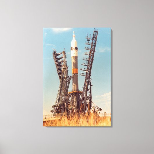 Installatie van Soyuz Spacecraft op Baikonur Canvas Afdruk (Voorkant)