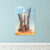 Installatie van Soyuz Spacecraft op Baikonur Canvas Afdruk (Insitu (Houten vloer))