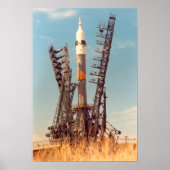 Installatie van Soyuz Spacecraft op Baikonur Poster (Voorkant)