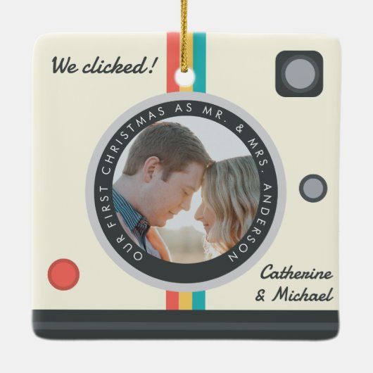 Instant Camera Couple Photo First Kerstmis Keramisch Ornament (Achterkant)