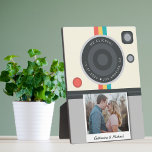 Instant Camera Couple Photo Unique Wedding Fotoplaat<br><div class="desc">Unieke bruiloft design worden steeds populairder voor koppels die een vleugje speelsheid en creativiteit willen toevoegen aan hun speciale dag. Het opnemen van ideeën die u en de persoonlijkheden van uw partner weerspiegelen creëer een gedenkwaardige en speciale trouwdag. Het opnemen van camera's in uw decor, uitnodigingen en zelfs huwelijksgunsten kan...</div>