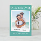 Instant Camera Style Couple Photo Blauwgroen Save The Date (Staand voorkant)