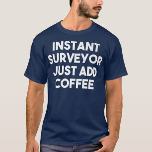 Instant Surveyor Voeg gewoon Coffee Funny Surveyor T-shirt
