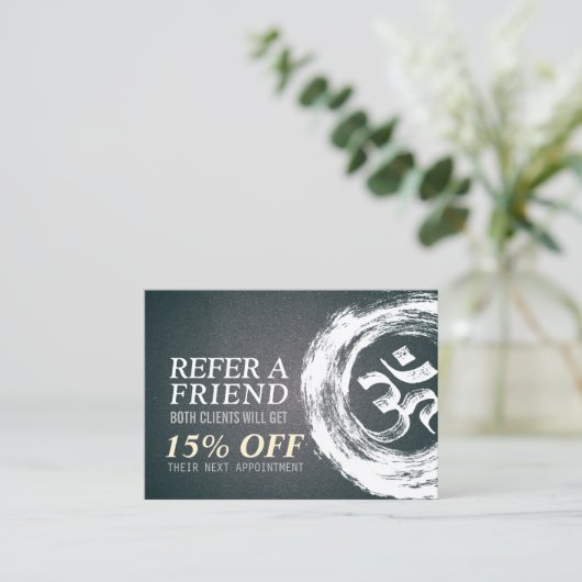 Instructeur voor YOGA-nadering Verwijzing OM-EN-sy (Staand voorkant)