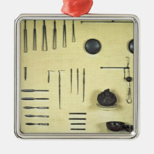 Instrumenten uit het hoesje van een oculist, uit R Metalen Ornament