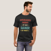 Insurance Agent By Day Gamer By Night 1 T-shirt (Voorkant volledig)