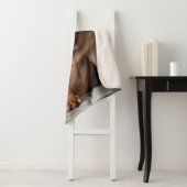 Intelligente Shar Pei hond met boekontwerp Sherpa Deken (In situ)