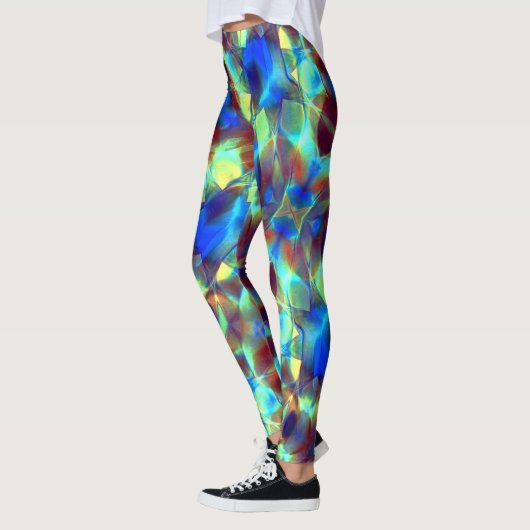 Intense blauwe digitale bloem contrasterend met br leggings (Links)