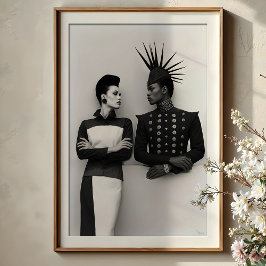 Intense blik: Avant-Garde Mode Duo Portret Poster