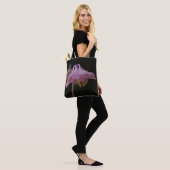 Intense roze Columbinebloem Tote Bag (Op model)