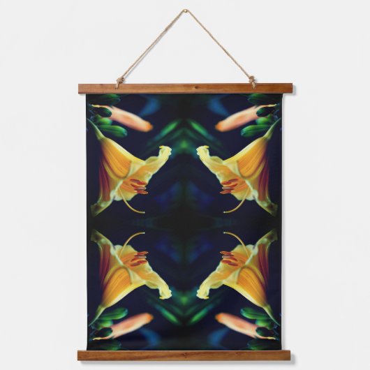 Intense Yellow Lily Flower Mirror Abstract Hangend Wandkleed (Voorkant)