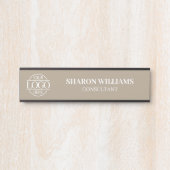 Interchangeable Taupe Beige Custom Business Logo  Deurbordje (Voorkant)