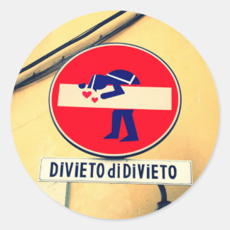 Interessant en grappig straatnaambord in Florence Ronde Sticker