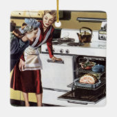 Interieur van een vintage huis, moeder kookt in de keramisch ornament (Achterkant)