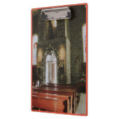 Interieur van versierd stenen muur kerk klembord (Links)