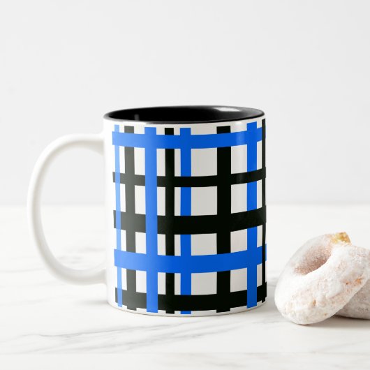 Interlocking Stripes Black White Blue Tweekleurige Koffiemok (Met donut)