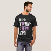 Intern vrouw Mam Intern Hero T-shirt (Voorkant volledig)
