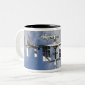 Internationaal ruimtestation 4 tweekleurige koffiemok (Voorkant links)