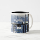 Internationaal ruimtestation in baan 2 tweekleurige koffiemok (Voorkant rechts)