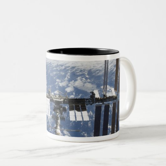 Internationaal ruimtestation in baan 2 tweekleurige koffiemok (Voorkant rechts)