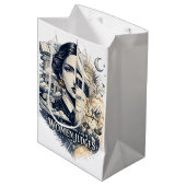 International Day of Women Judges Medium Cadeauzakje (Voorkant Gekanteld)