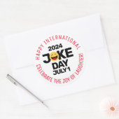 International Joke Day lachend gezicht Ronde Sticker (Envelop)