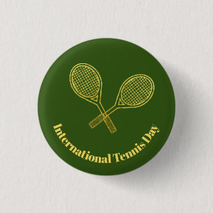 International Tennis Day Button met Gold Rackets