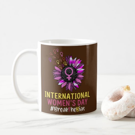 International Women's Day Break the Bias Sun Koffiemok (Met donut)