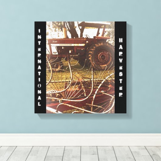 Internationale oogstmachine canvas afdruk (Insitu (Houten vloer))