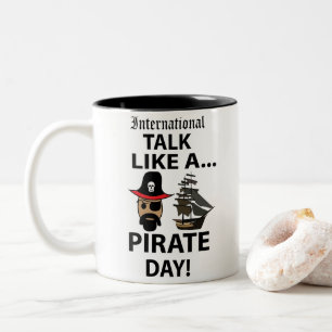 internationale praat als een piratendag tweekleurige koffiemok