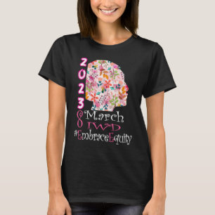 Internationale Vrouwendag 2023 Embrace Equity 8 mr T-shirt