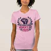Internationale Vrouwendag 2025: vet, dapper roze T-shirt (Voorkant)