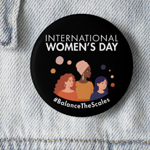 Internationale Vrouwendag 2026 Breng De Schaal In Ronde Button 5,7 Cm