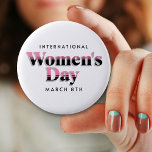 Internationale Vrouwendag | 8 maart Button<br><div class="desc">8 maart is de knop Internationale Vrouwendag. Zwart en roze gekleurde  tekstopdruk om vrouwengelijkheid te vieren.</div>