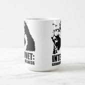 internetten is een serieuze zaak koffiemok (Center)