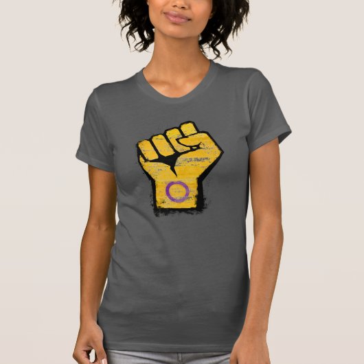 Intersekse trotsvuist t-shirt (Voorkant)