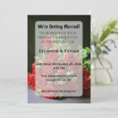 Intimate Close-Up Red Rose Hand-Held Engagement  Kaart (Staand voorkant)