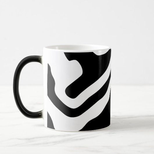 Into the Deep: Abstract Zwart & Wit Magische Mok (Links)