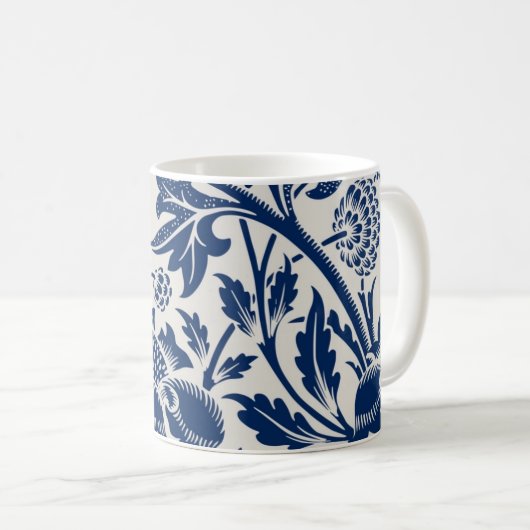 Intricate blue floral pattern on light background koffiemok (Voorkant rechts)
