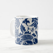 Intricate blue floral pattern on light background koffiemok (Voorkant links)