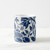 Intricate blue floral pattern on light background koffiemok (Center)
