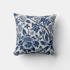 Intricate blue floral pattern on light background kussen
