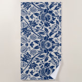 Intricate blue floral pattern on light background strandlaken (Voorkant)