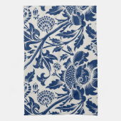 Intricate blue floral pattern on light background theedoek (Verticaal)