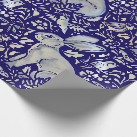 Intricate Blue Rabbit Bird Morris Style Pattern Cadeaupapier (Hoek)