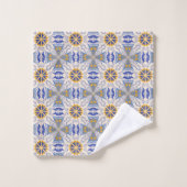 intricate blue, yellow, & white geometric pattern  bad handdoek (Wasdoekje)
