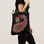 Intricate Paisley in Vibrant Pinks on Black Tote Bag (Dichtbij)
