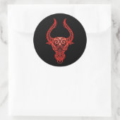 Intricate Red Taurus Zodiac op zwart Ronde Sticker (Tas)